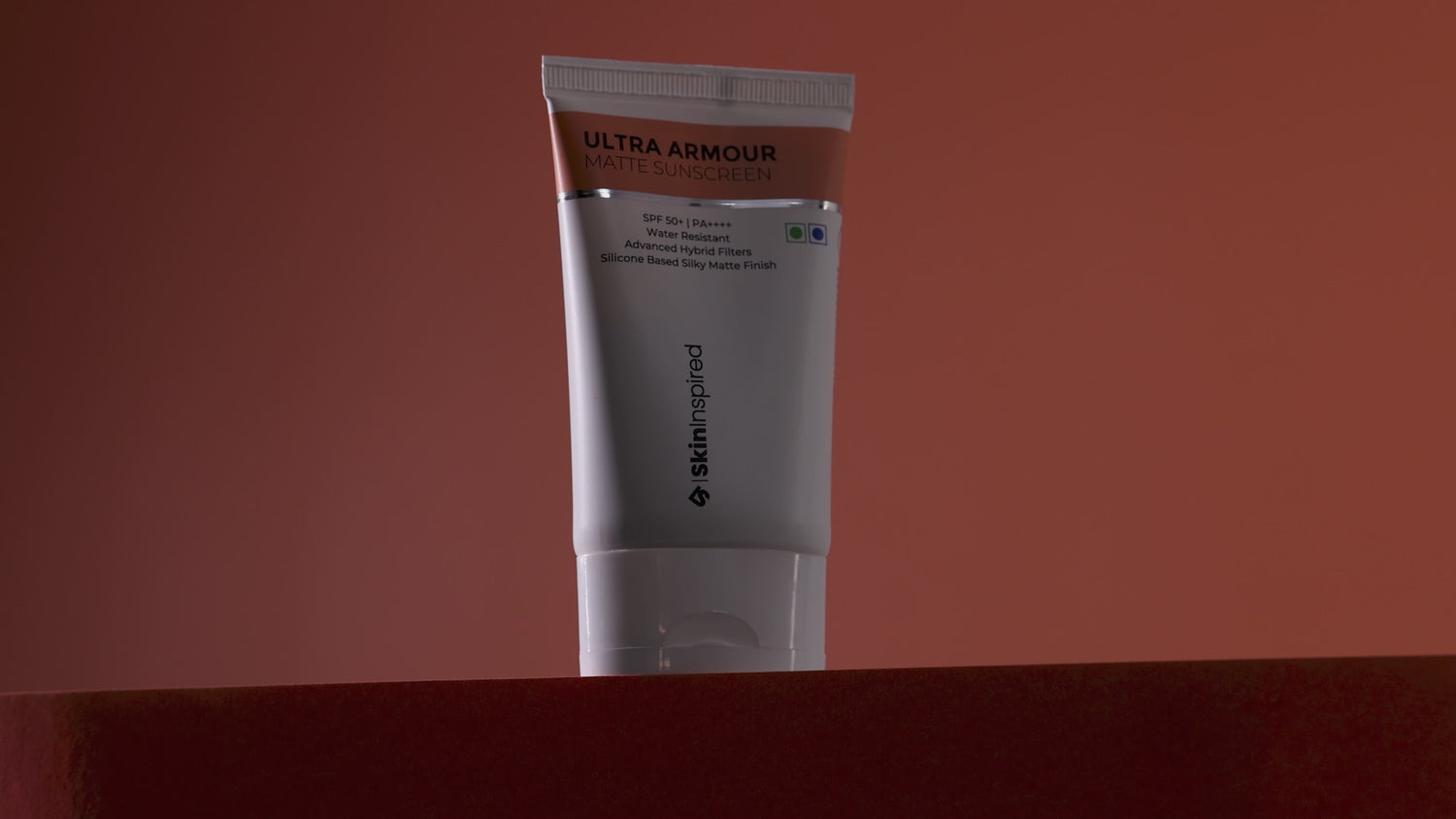 SkinInspired Ultra Armour Silicone Sunscreen Gel SPF 50+ PA++++
A broad-spectrum sunscreen with advanced hybrid filters, offering protection against blue light, infrared radiation, and pollution.